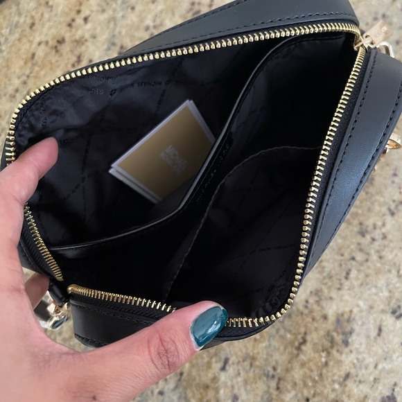 New ❤️🔥 MK limited addition jet set LG crossbody multi color - Picture 6 of 12